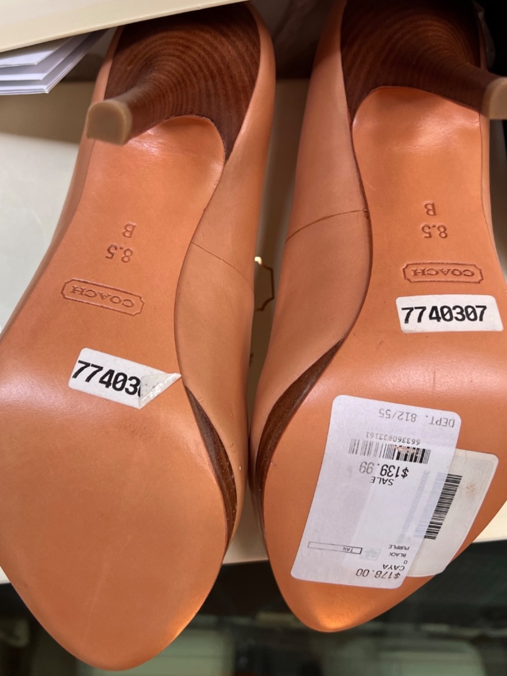 Coach Women's CAYA Semi Matte Calf Camel Size: 8.5 M - Picture 5 of 6